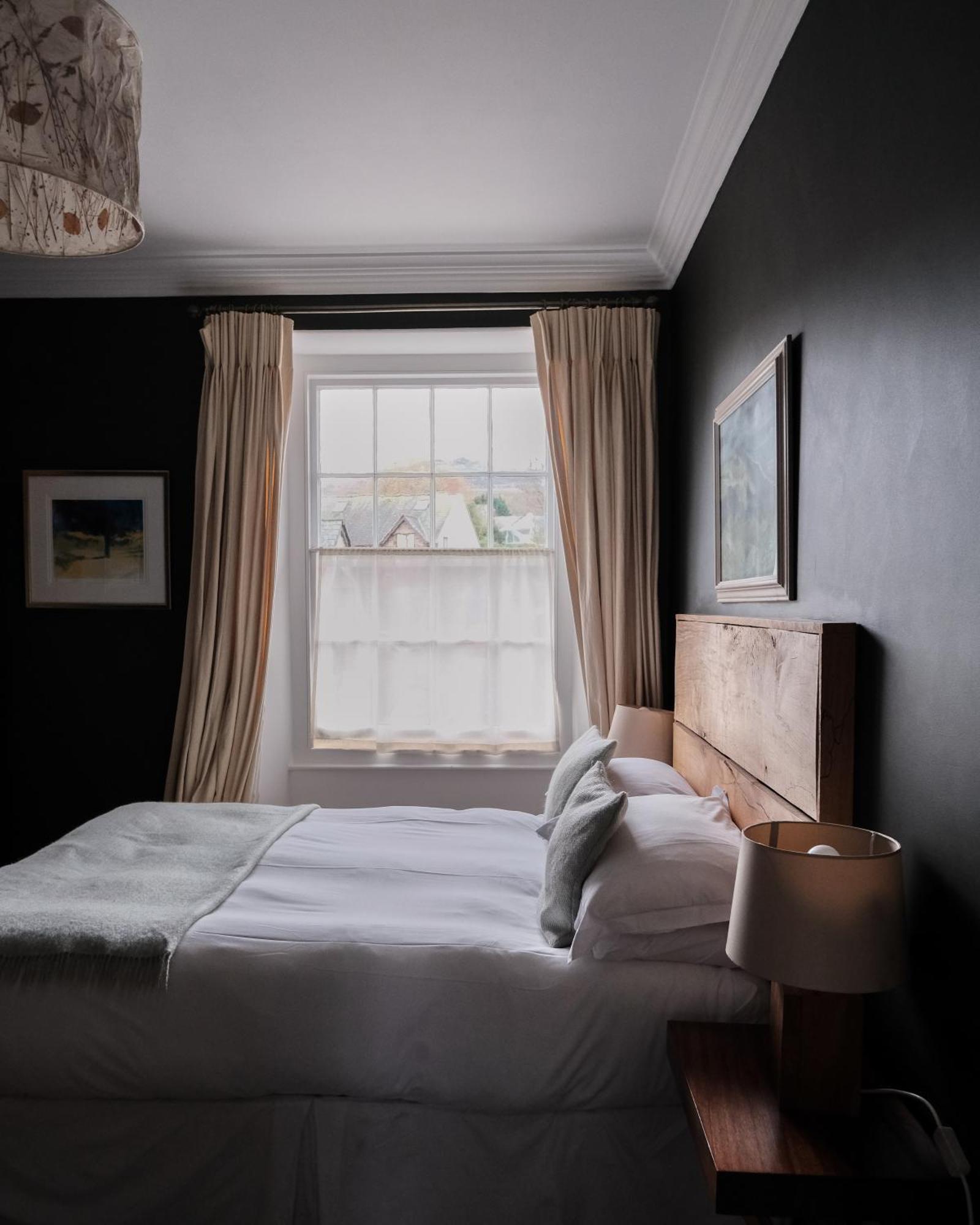 Hotel Llys Meddyg à Newport  Extérieur photo