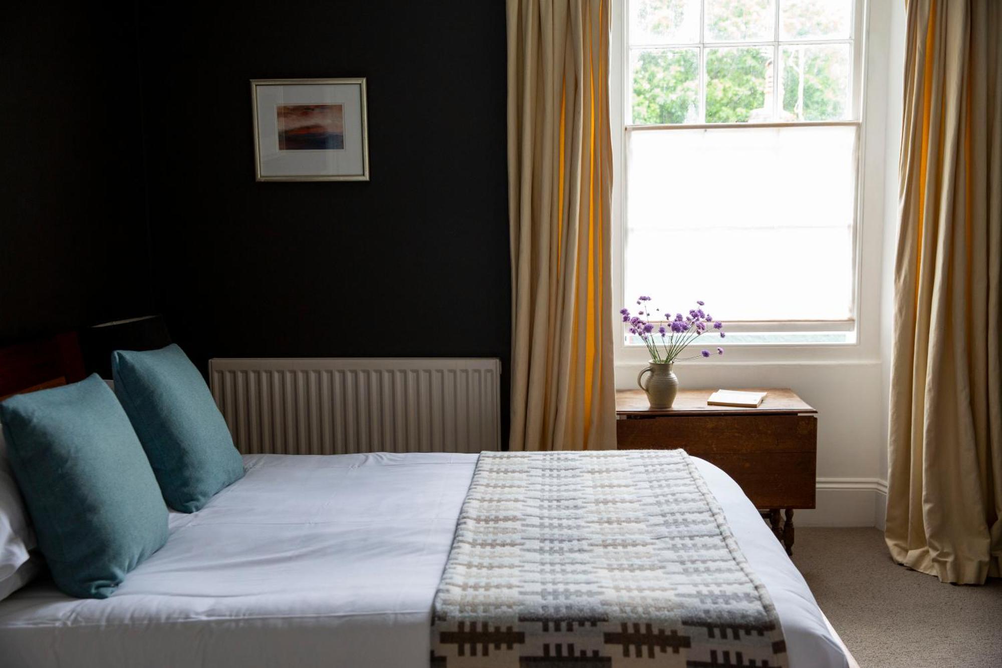 Hotel Llys Meddyg à Newport  Extérieur photo